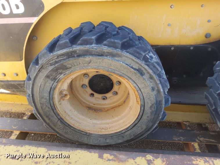 image for item DN6898 2004 Caterpillar 226B  skid steer loader