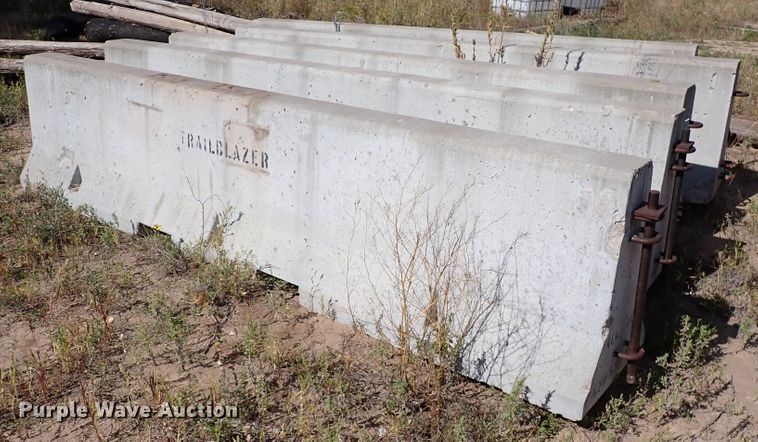 image for item DN6900 (11) F3 concrete barriers
