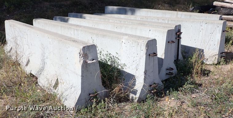 image for item DN6900 (11) F3 concrete barriers