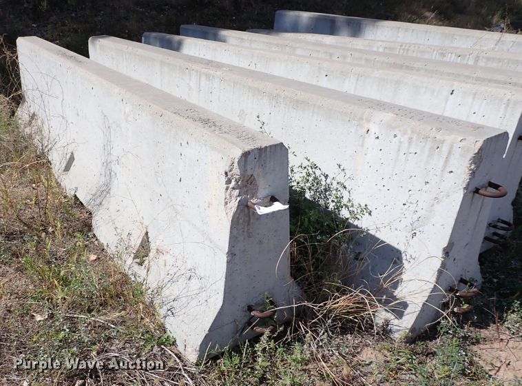 image for item DN6900 (11) F3 concrete barriers