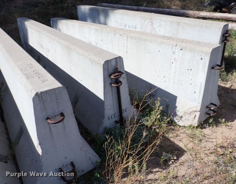 image for item DN6900 (11) F3 concrete barriers