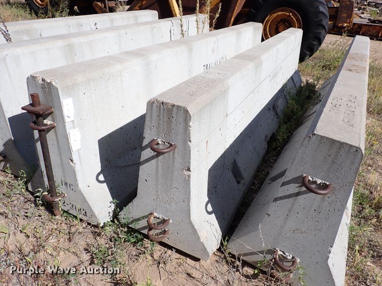 image for item DN6900 (11) F3 concrete barriers