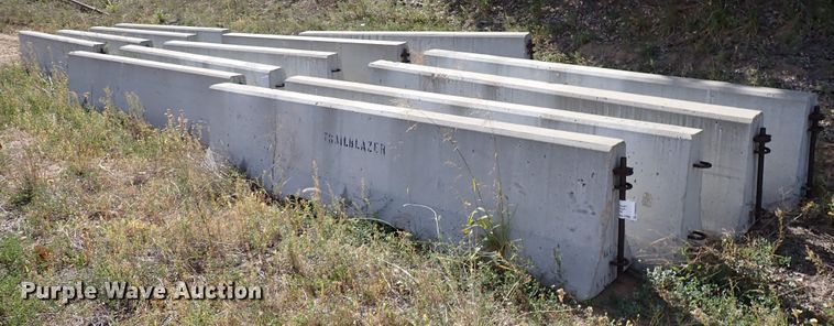 image for item DN6901 (13) F3 concrete barriers