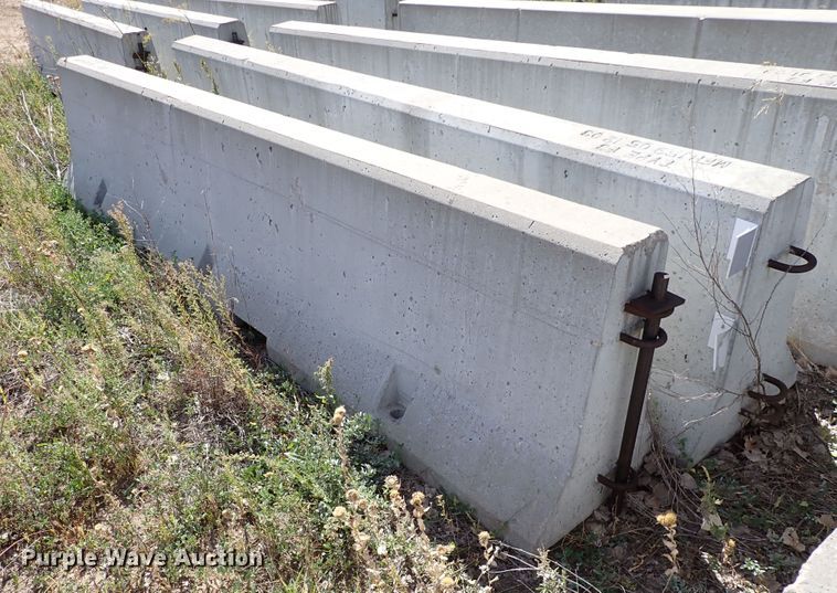image for item DN6901 (13) F3 concrete barriers