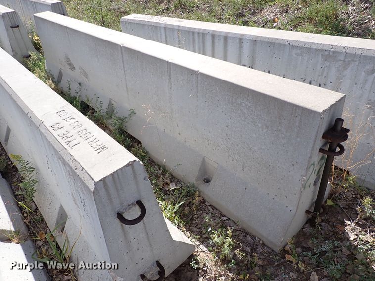 image for item DN6901 (13) F3 concrete barriers