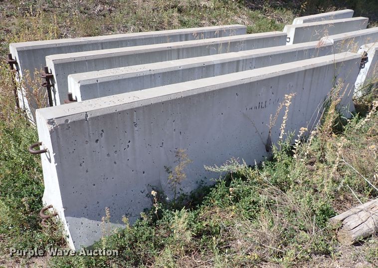 image for item DN6901 (13) F3 concrete barriers
