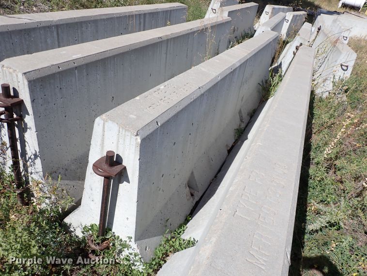 image for item DN6901 (13) F3 concrete barriers