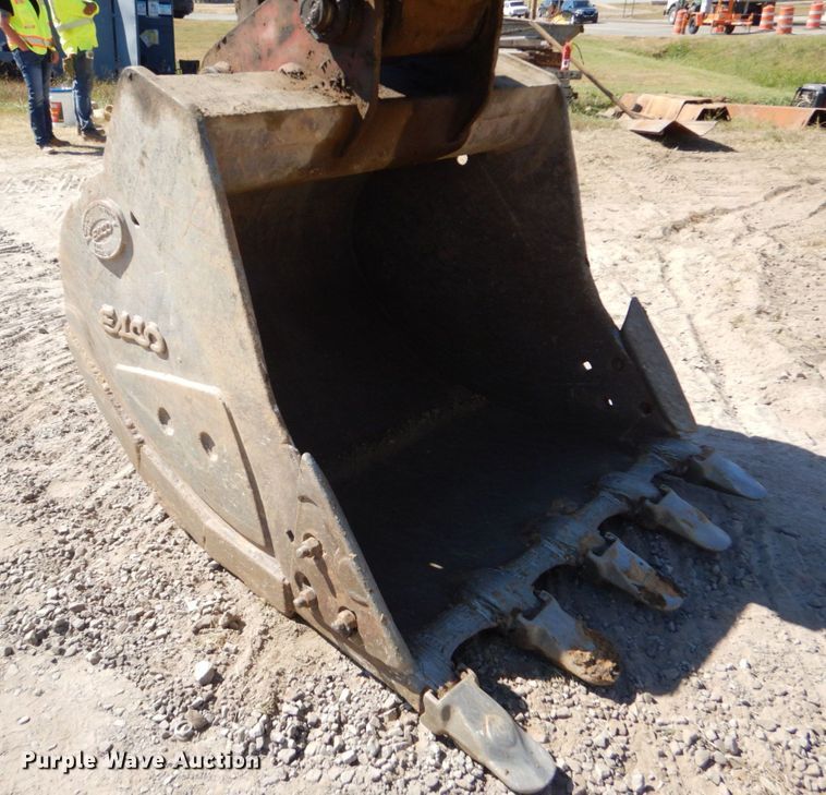 image for item DO1616 2004 Link Belt 225  excavator