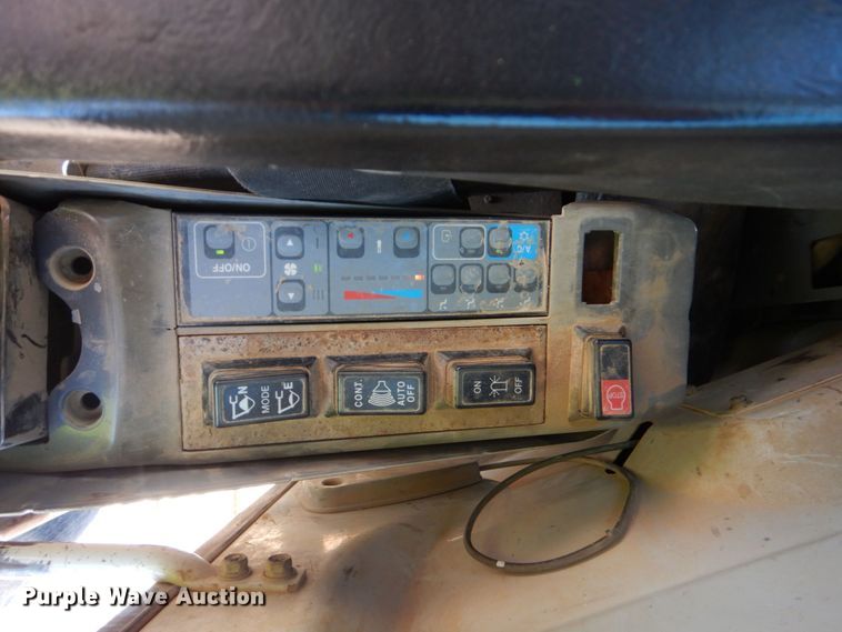 image for item DO1616 2004 Link Belt 225  excavator