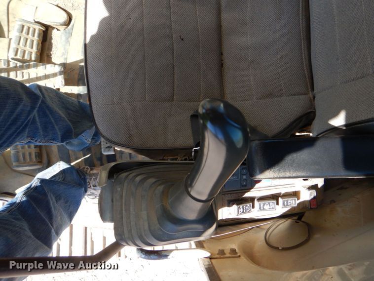 image for item DO1616 2004 Link Belt 225  excavator