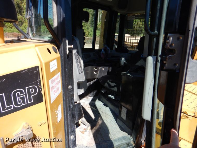 image for item DO1645 2015 Caterpillar D6T LGP  dozer