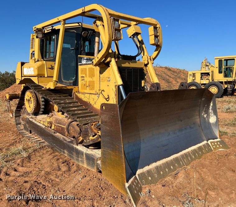 image for item DO8816 2005 Caterpillar D6R XL Series II  dozer