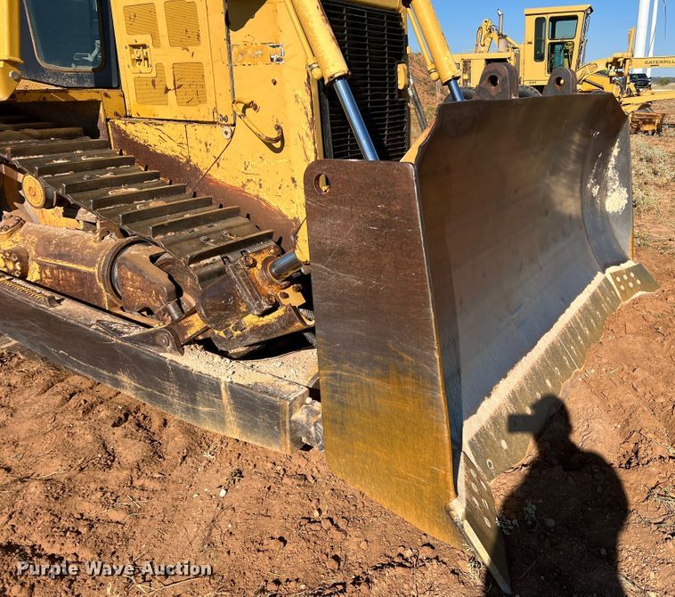 image for item DO8816 2005 Caterpillar D6R XL Series II  dozer