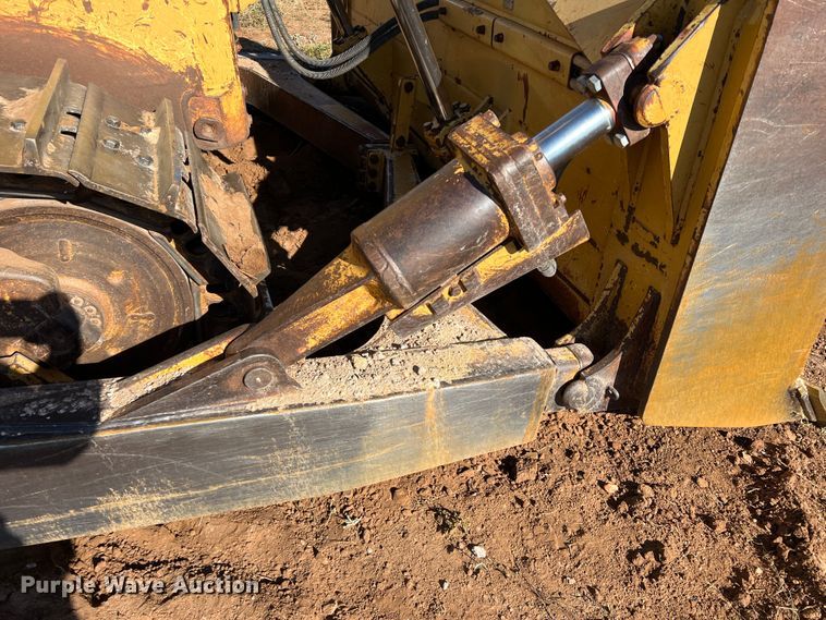 image for item DO8816 2005 Caterpillar D6R XL Series II  dozer