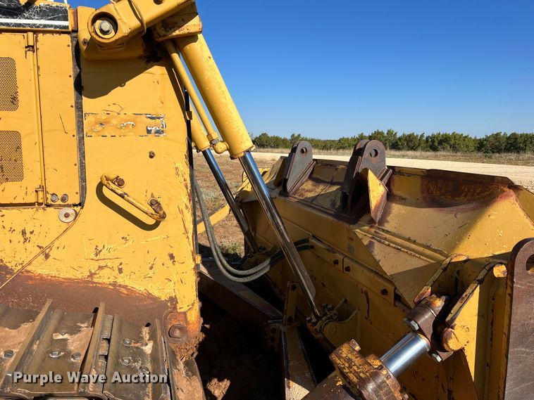 image for item DO8816 2005 Caterpillar D6R XL Series II  dozer