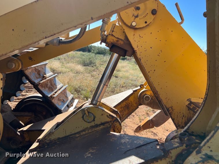 image for item DO8816 2005 Caterpillar D6R XL Series II  dozer
