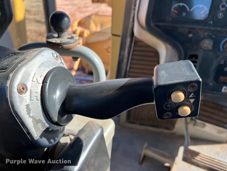 image for item DO8816 2005 Caterpillar D6R XL Series II  dozer