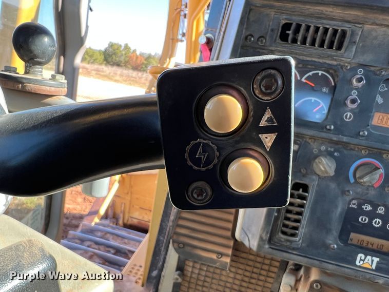 image for item DO8816 2005 Caterpillar D6R XL Series II  dozer