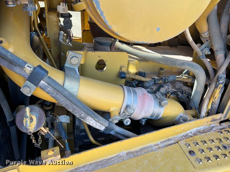 image for item DO8816 2005 Caterpillar D6R XL Series II  dozer