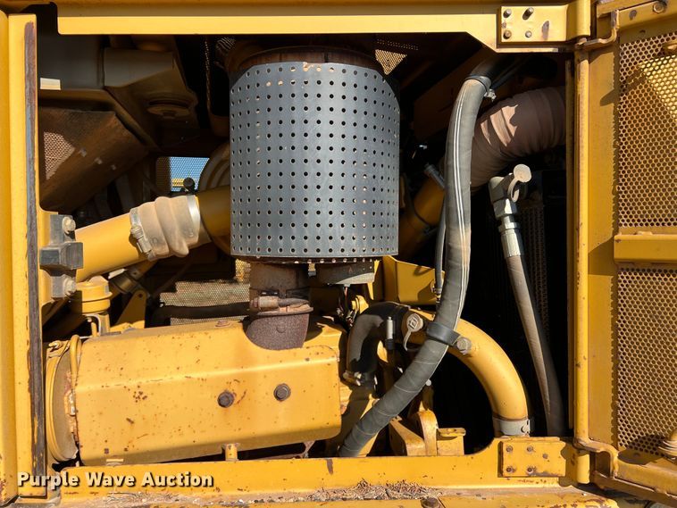 image for item DO8816 2005 Caterpillar D6R XL Series II  dozer