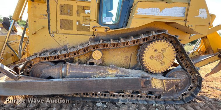 image for item DO8816 2005 Caterpillar D6R XL Series II  dozer
