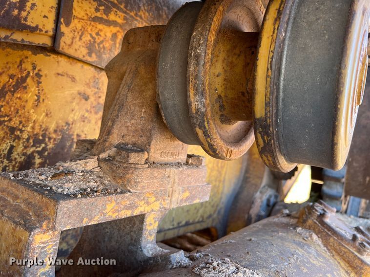 image for item DO8816 2005 Caterpillar D6R XL Series II  dozer