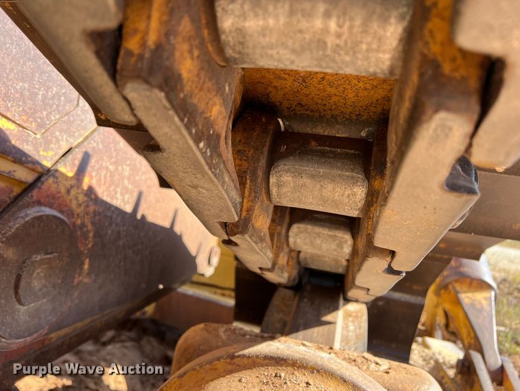 image for item DO8816 2005 Caterpillar D6R XL Series II  dozer