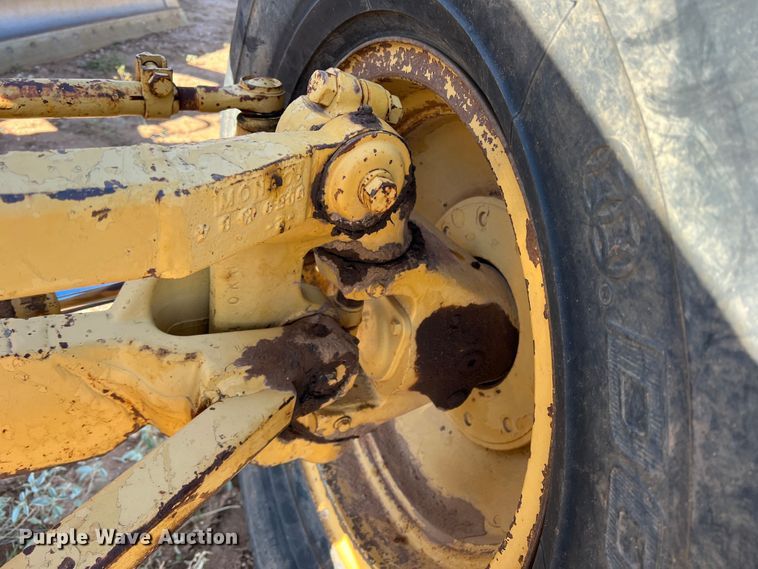 image for item DO8818 1983 Caterpillar 120G  motor grader