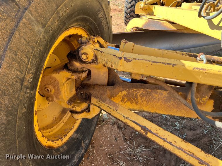 image for item DO8818 1983 Caterpillar 120G  motor grader