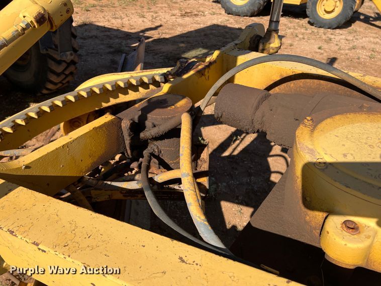 image for item DO8818 1983 Caterpillar 120G  motor grader