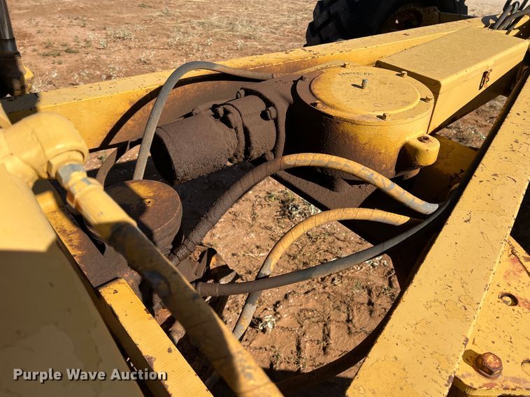 image for item DO8818 1983 Caterpillar 120G  motor grader