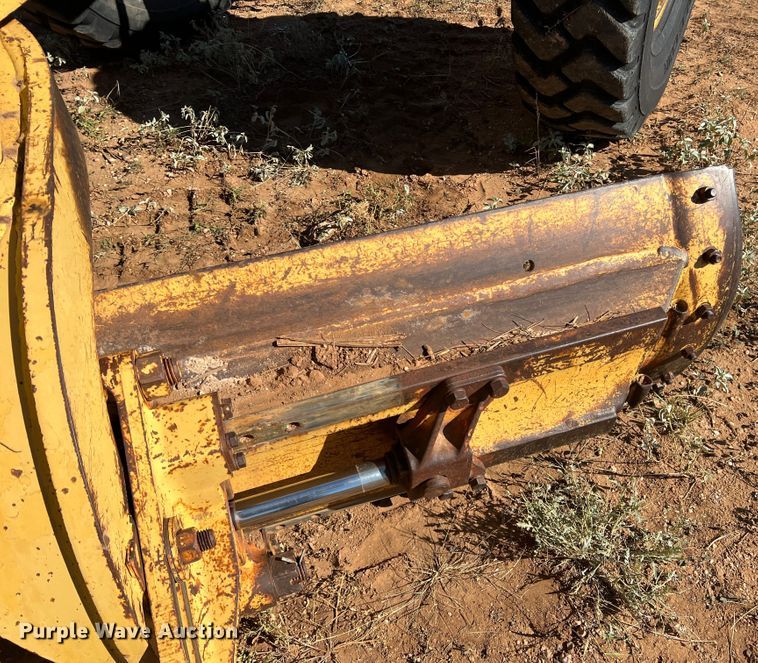 image for item DO8818 1983 Caterpillar 120G  motor grader