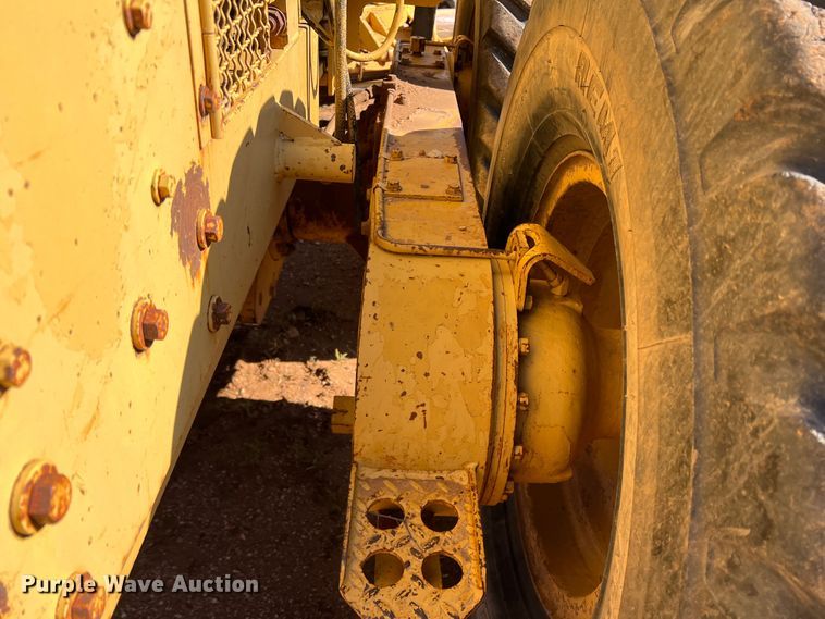 image for item DO8818 1983 Caterpillar 120G  motor grader