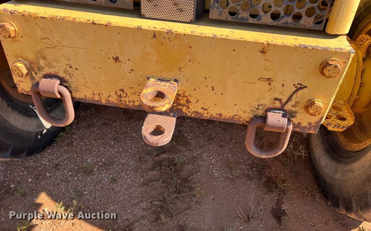 image for item DO8818 1983 Caterpillar 120G  motor grader