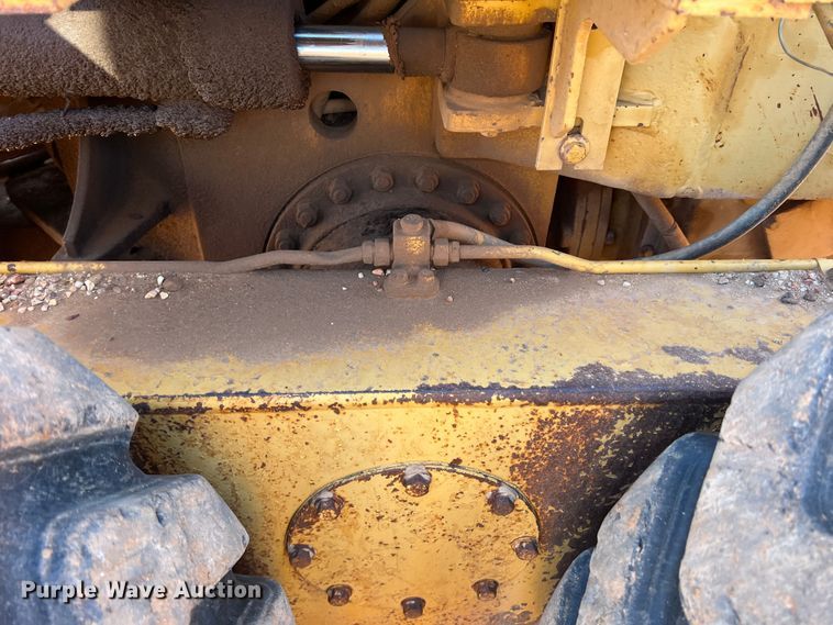 image for item DO8818 1983 Caterpillar 120G  motor grader