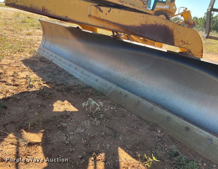 image for item DO8818 1983 Caterpillar 120G  motor grader