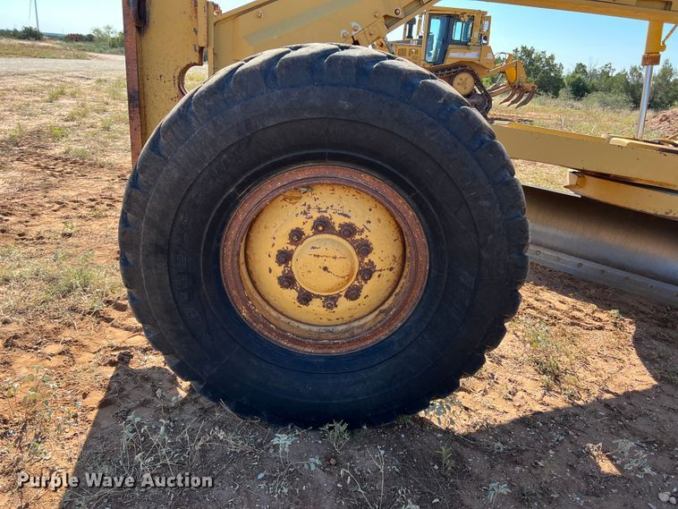 image for item DO8818 1983 Caterpillar 120G  motor grader