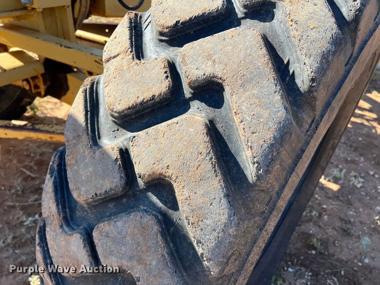 image for item DO8818 1983 Caterpillar 120G  motor grader