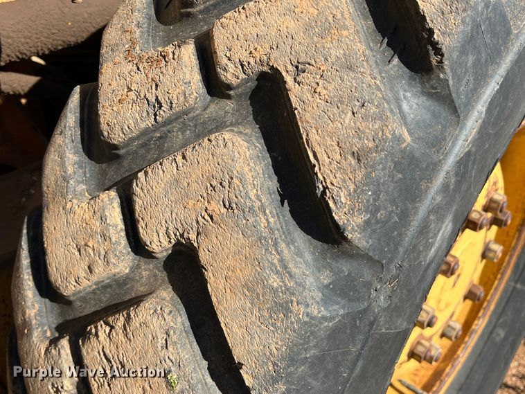 image for item DO8818 1983 Caterpillar 120G  motor grader