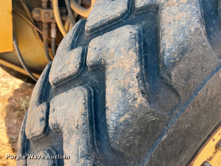 image for item DO8818 1983 Caterpillar 120G  motor grader