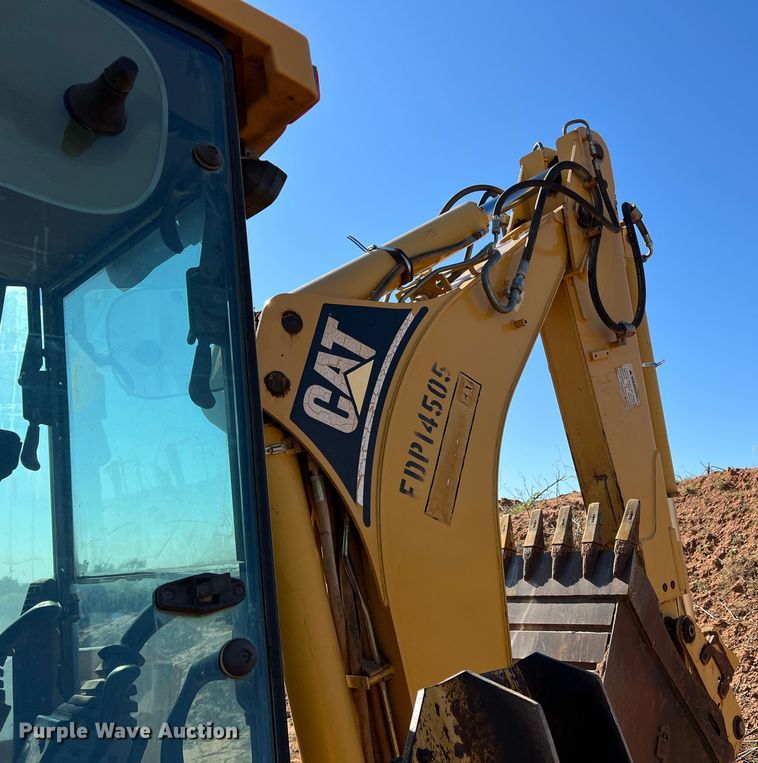 image for item DO8819 2003 Caterpillar 420D  backhoe