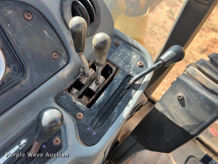 image for item DO8819 2003 Caterpillar 420D  backhoe