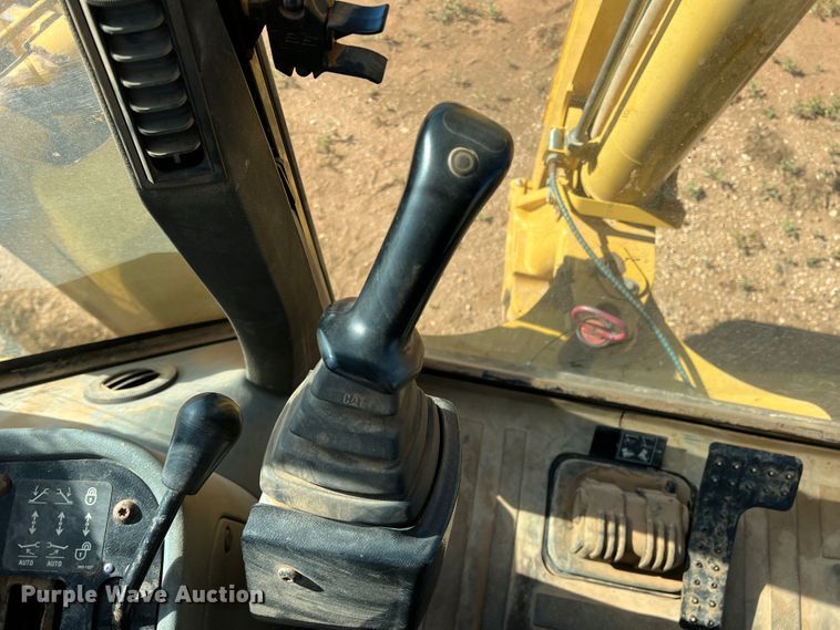 image for item DO8819 2003 Caterpillar 420D  backhoe