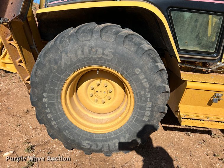 image for item DO8819 2003 Caterpillar 420D  backhoe