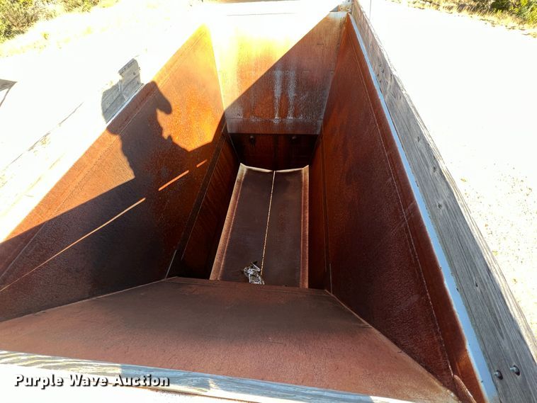 image for item DO8831 2013 Manac  bottom dump trailer