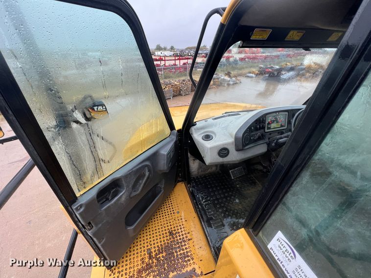 image for item DO8853 2011 Caterpillar 740B  haul truck