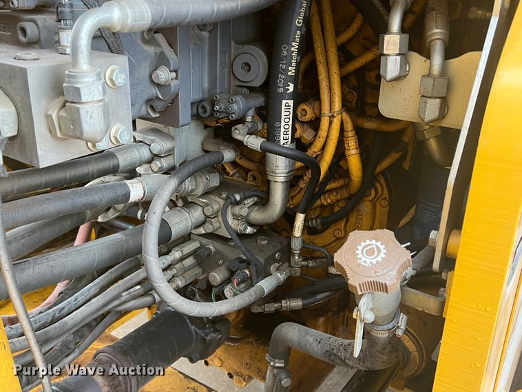 image for item DO8854 2020 John Deere 844L  wheel loader