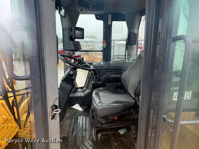 image for item DO8854 2020 John Deere 844L  wheel loader