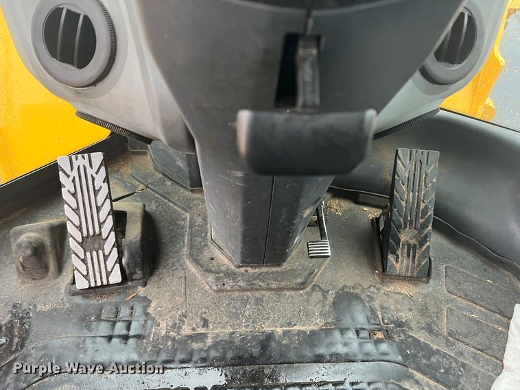 image for item DO8854 2020 John Deere 844L  wheel loader