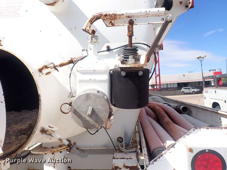 image for item DQ2938 2004 Cusco  tank trailer